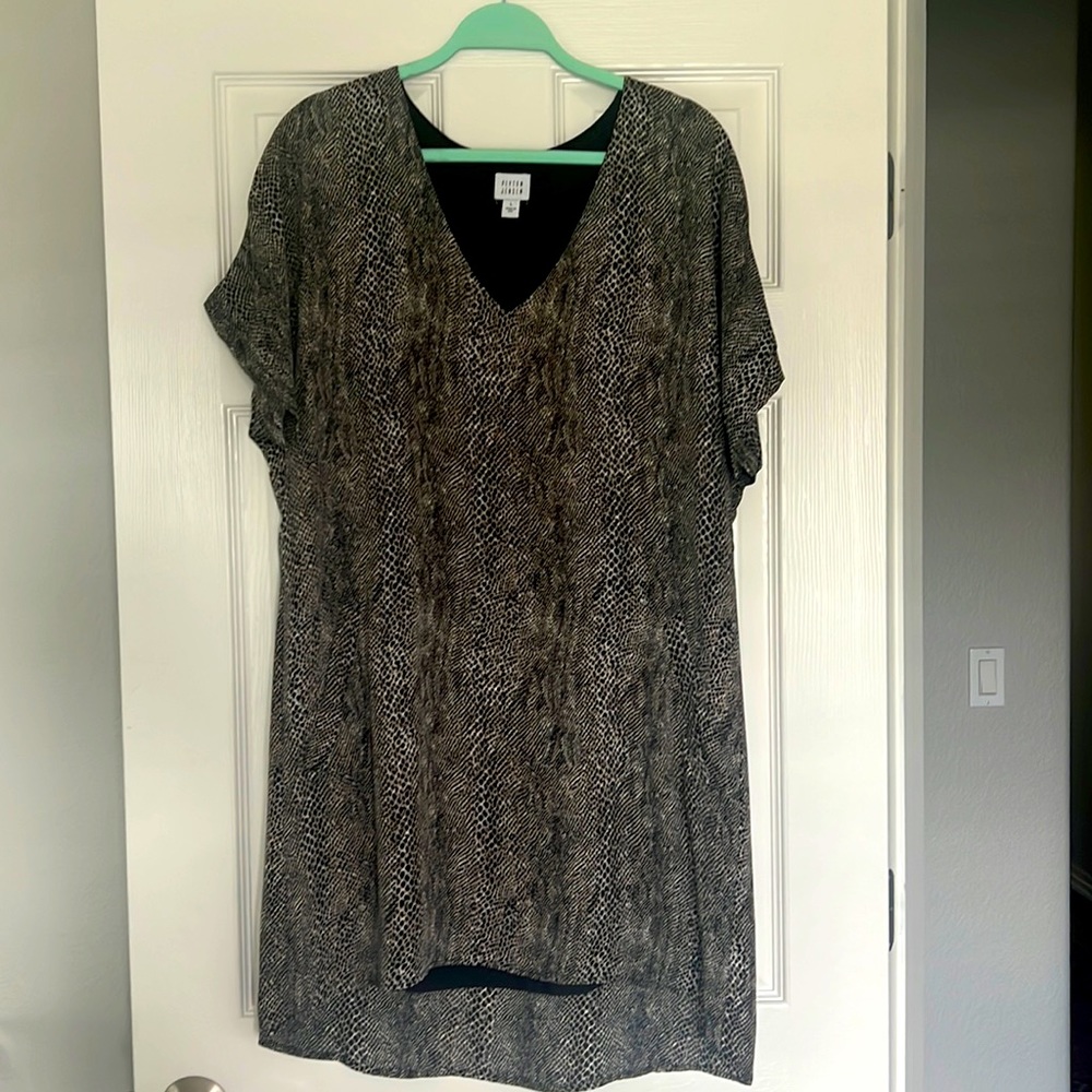 Peyton Jensen snake print shift dress. NWOT. Size Large.
